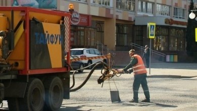 4 бригады работает на ремонте дорог в Бобруйске (видео)