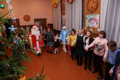 «Бобруйскагромаш» подарил новогоднюю сказку для воспитанников школы-интерната