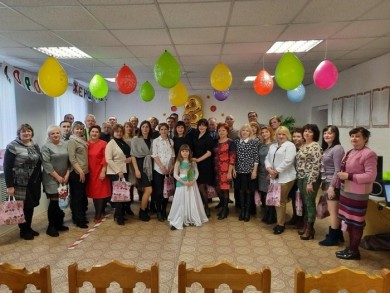 В канун 8 Марта — праздника весны, красоты и любви — на  предприятиях  и организациях Первомайского района чествовали прекрасных женщин