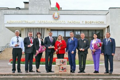 Руководство администрация Первомайского района и депутат  Парламента  поздравили ветеранов Великой Отечественной