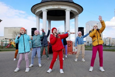 В Молодежном парке Бобруйска прошла флеш-акция “За мир без катастроф”, приуроченная 35-летию аварии на Чернобыльской АЭС