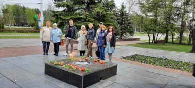 Ежегодная акция «Возложение цветов к Вечному огню» прошла в ТЦСОН Первомайского района