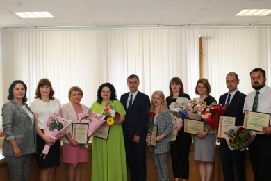 В администрации Первомайского района поздравили и наградили лучших экономистов
