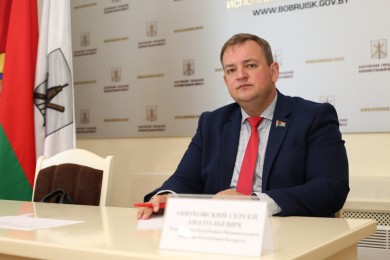 Сенатор Сергей Анюховский провел в Бобруйске личный прием граждан. О чем говорили?