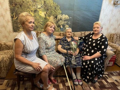 В Первомайском районе поздравления принимает 95-летний ветеран Богданова Галина Михайловна