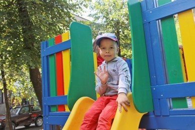 На улице Крылова прошло торжественное открытие еще одной игровой площадки для детей