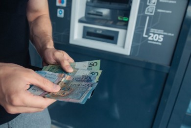 Комиссия за хранение евро или долларов: что нового ввели в банки в последнюю неделю 2023 года