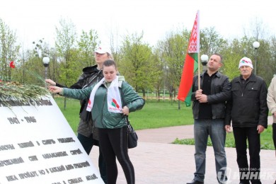 Активисты РОО «Белая Русь» ОАО «Белшина» почтили память погибших жертв фашизма