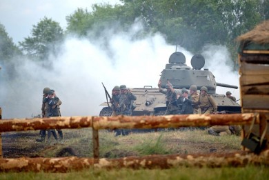 С танками и взрывами — на Бобруйщине прошла масштабная военно-историческая реконструкция (большой фоторепортаж)