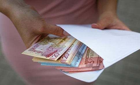 В ходе выездной проверки в связи с ликвидацией ИП из Бобруйска выявлены факты выплаты работникам заработной платы «в конвертах»