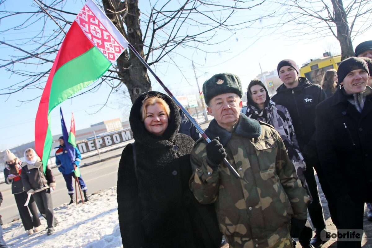 Патриотизм и преемственность. Торжественная церемония возложения прошла в Бобруйске в День защитников Отечества