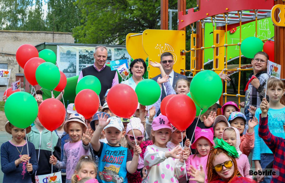 Подарок ко Дню защиты детей. В Бобруйске открылась спортивная площадка