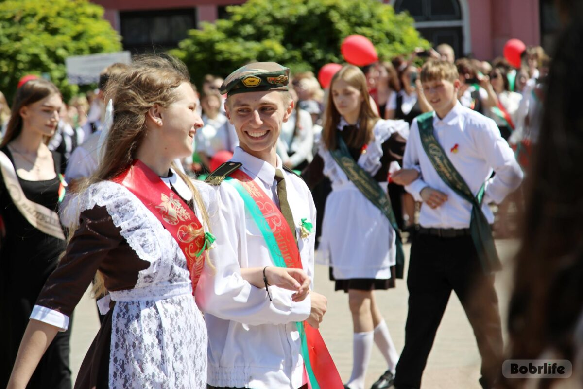 24 мая выпускники Бобруйска услышат свой последний звонок. Как пройдет праздник?