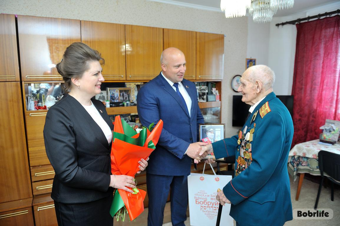 С почетом и уважением. Ветерана Бориса Музалевского поздравили с 