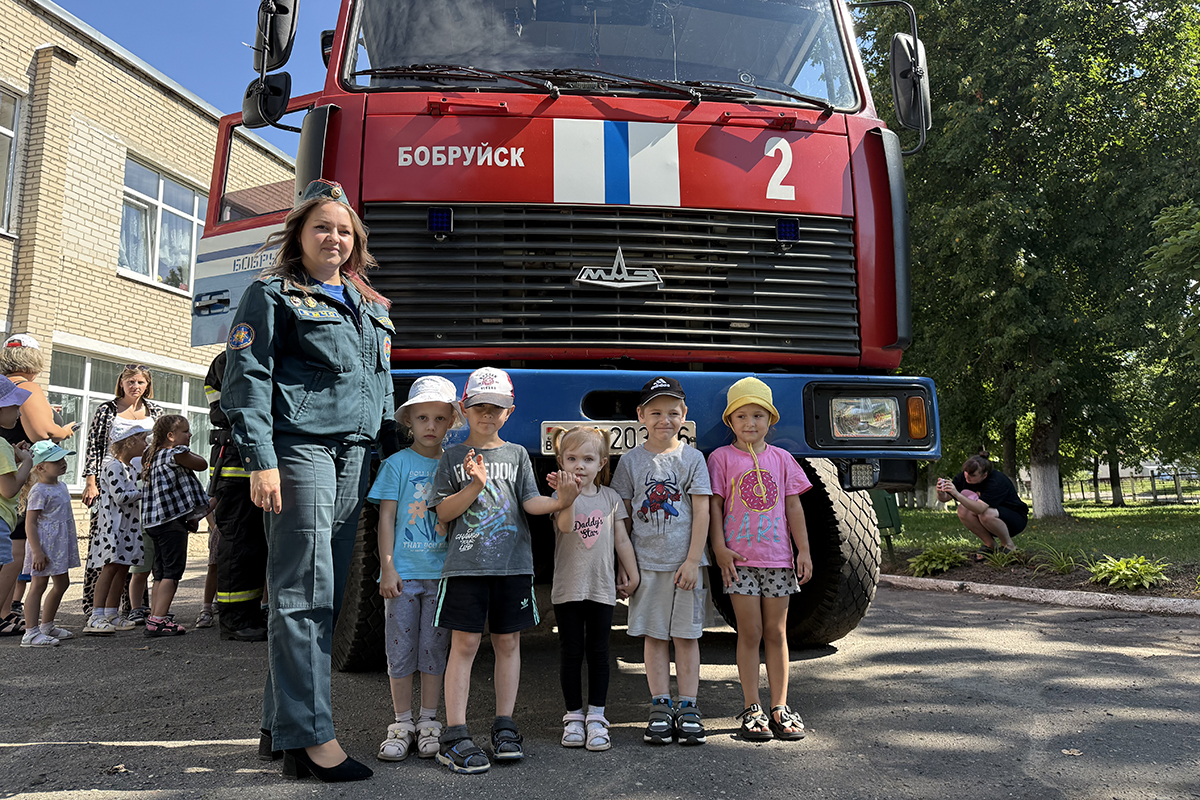 Как действовать при опасности? Бобруйские спасатели учат этому детей