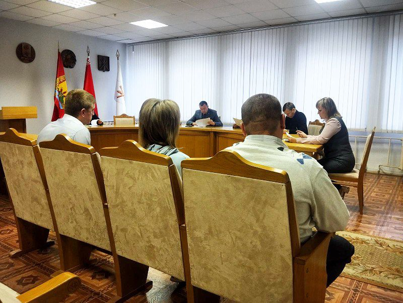 В администрации Первомайского района г. Бобруйска 27 августа прошло заседание комиссии по рассмотрению документов о согласовании увольнения работников, должности которых включены в перечень должностей подлежащих мониторингу кадровых перемещений.  В админи