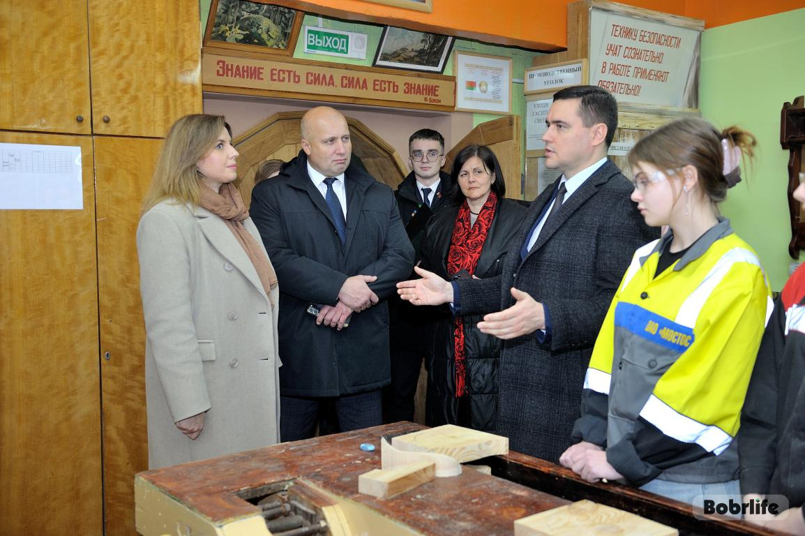 Интеграция колледжей и предприятий города. Бобруйск посетил министр образования Андрей Иванец