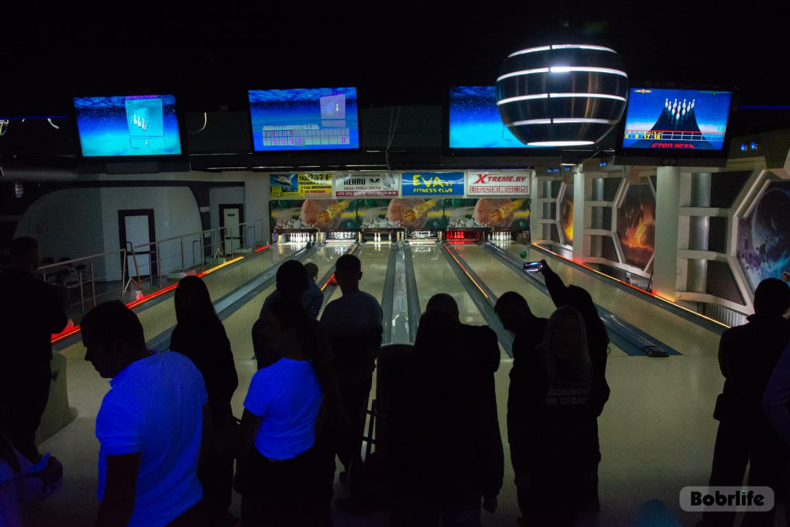 Прицел, бросок – страйк. В Бобруйске прошел новогодний турнир по боулингу