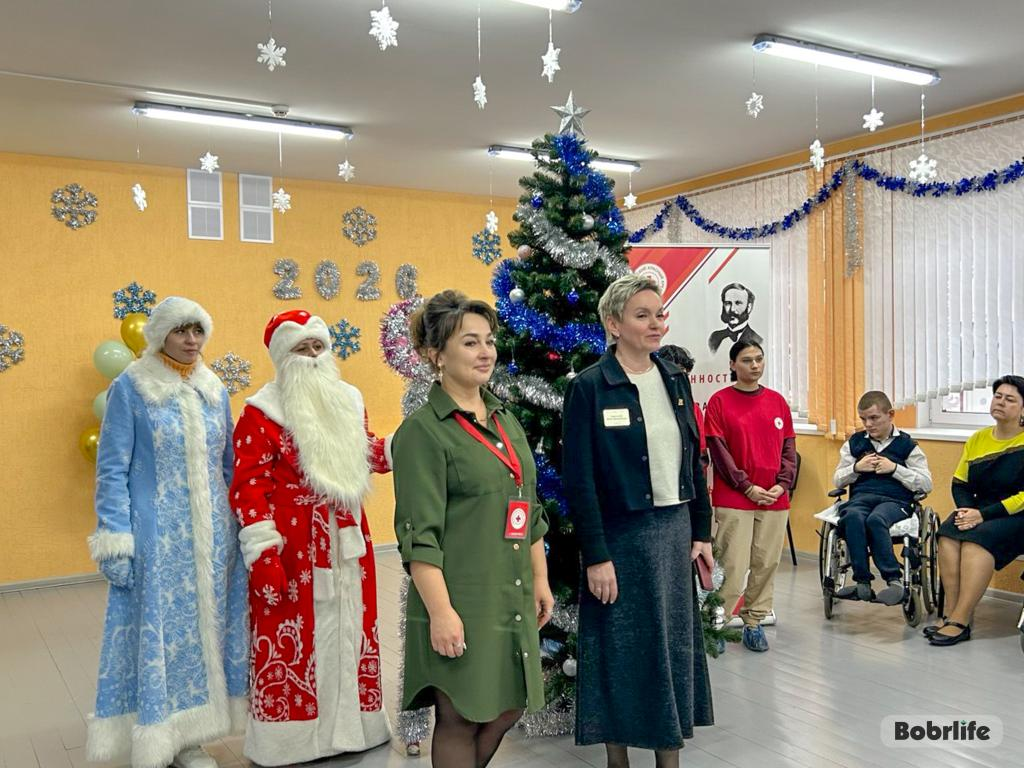 Волшебный час. Первомайская РО Бобруйска БОО Красного Креста поздравила с наступающими праздниками воспитанников ЦКРОиР