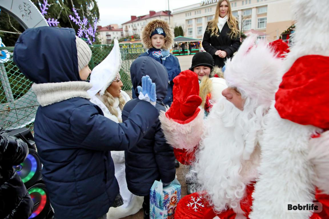 С заботой и от души. Первомайская РООО «БРСМ» Бобруйска и ТЭЦ-2 организовали новогодний праздник для детей