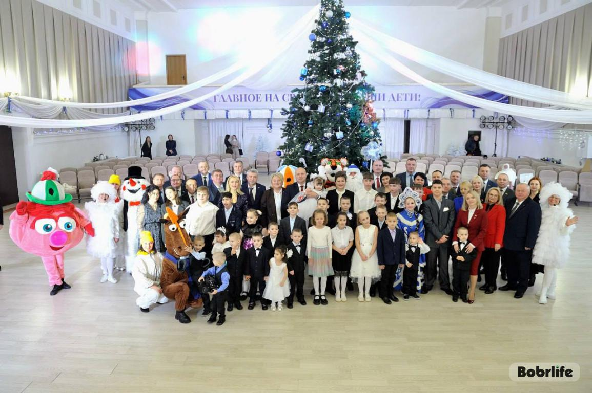 Новогодние чудеса сбылись. Благотворительный марафон «Подарим детям сказку» в Бобруйске завершился исполнением загаданных детских желанийак